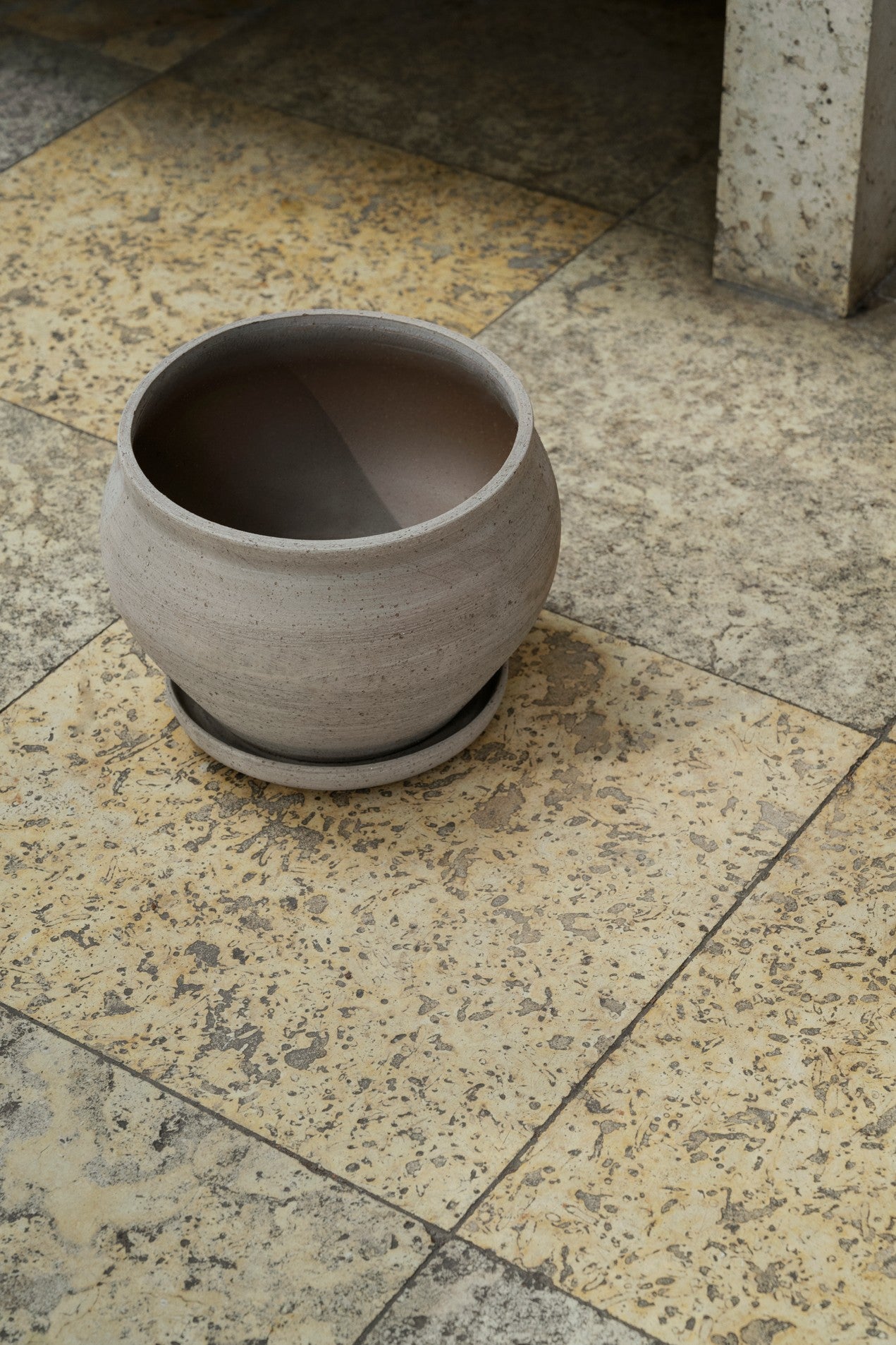 Delphi krukke, Raw Grey