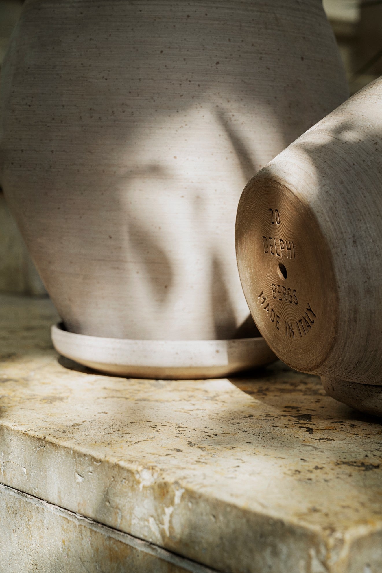 Delphi krukke, Raw Grey